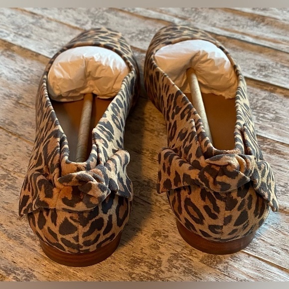 NEW including the Box!  Bernardo Eloisa Sand Cheetah Vegan Suede Bow Flat 11 M - Picture 6 of 13
